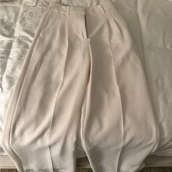 Aritzia Effortless Pant in size 2 - Picture 8 of 10